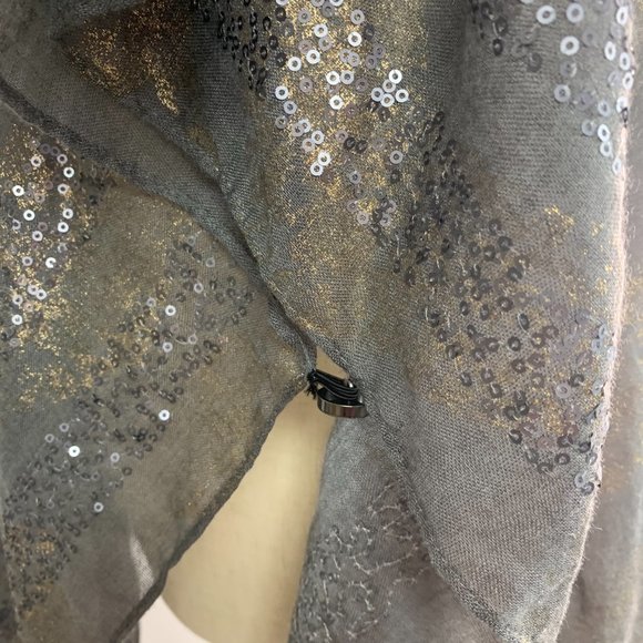 Sparkles on grey, muslin, glam at home throw - Picture 5 of 5